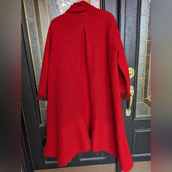 Vivien Shyu Red Duster - Picture 4 of 4